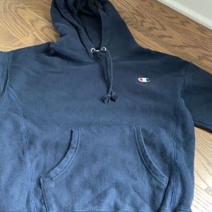 cropped navy champion hoodie